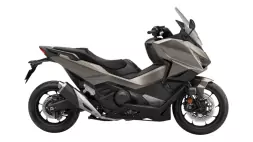 Forza 750 2025 DCT, couleur Mat Warm Ash Metallic