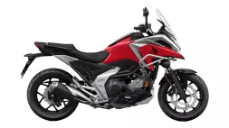 NC750X, couleur Candy Chromosphere Red